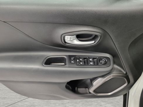 Used 2023 Jeep Renegade Latitude AWD/4WD image 85