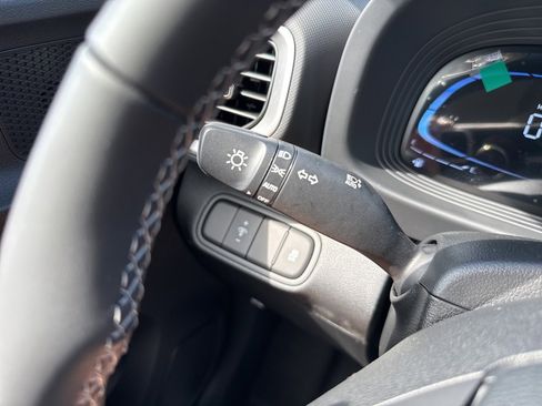 New 2025 Hyundai Venue SEL image 29