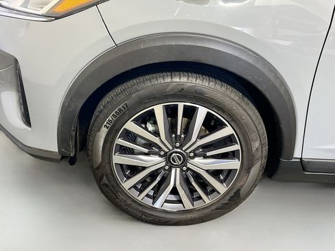 Used 2021 Nissan Kicks SV image 13