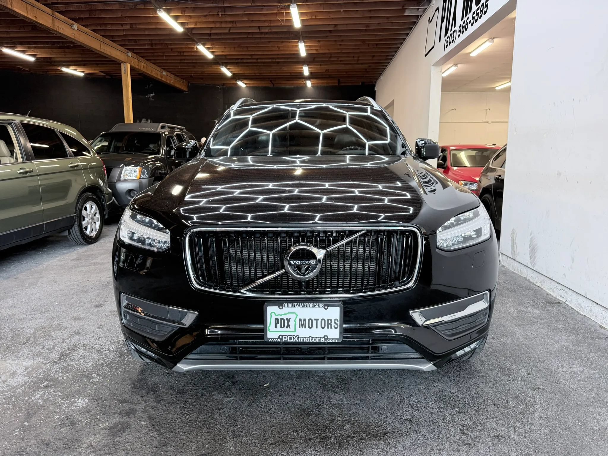Used 2017 Volvo XC90 T6 Momentum w/ Vision Package AWD/4WD image 3