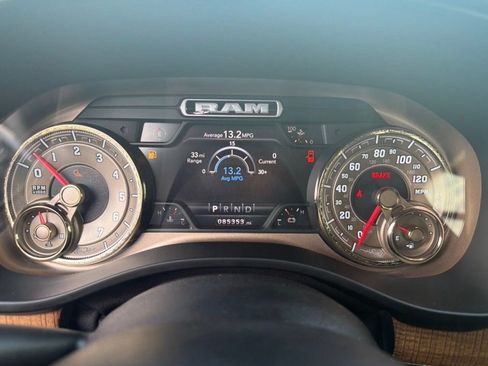 Used 2019 RAM 1500 Limited w/ Body Color Bumper Group image 11