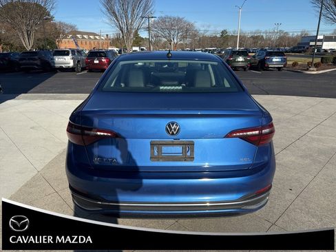 Used 2022 Volkswagen Jetta SEL image 3