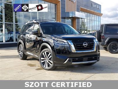 Used 2025 Nissan Pathfinder Platinum w/ Cargo Package