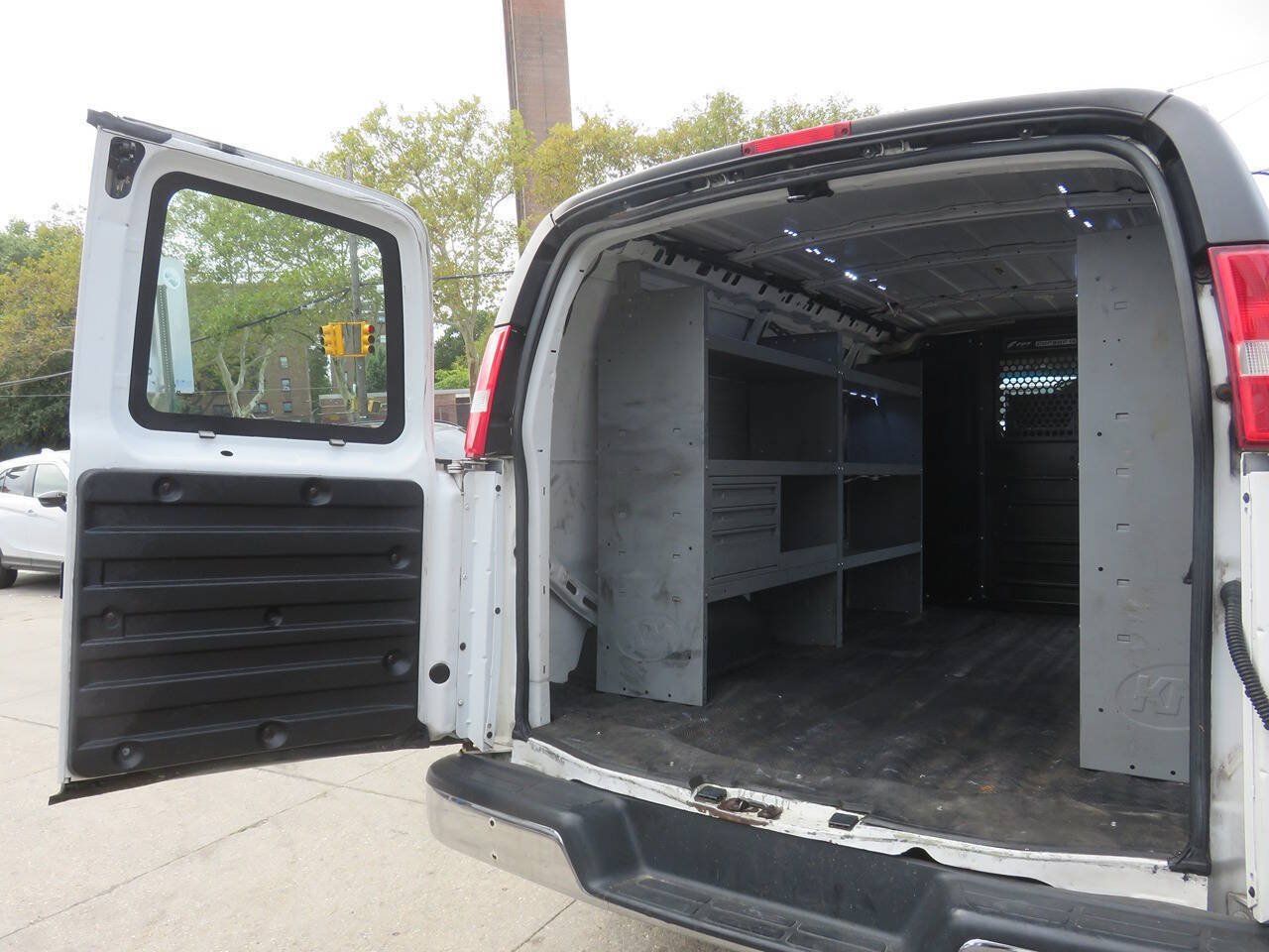 Used 2019 GMC Savana 2500 w/ Driver Convenience Package RWD image 11