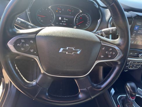 Used 2023 Chevrolet Traverse RS image 17
