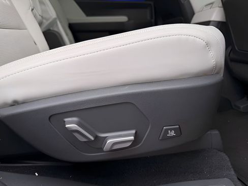 Used 2025 Hyundai Santa Fe Calligraphy image 22