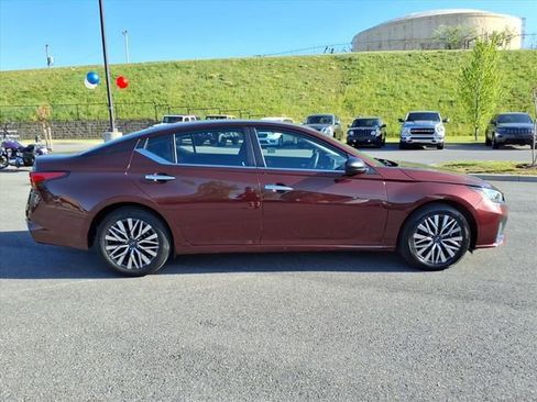 Used 2025 Nissan Altima 2.5 SV FWD image 3