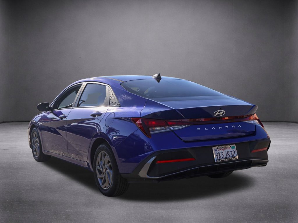 Used 2024 Hyundai Elantra SEL FWD image 7