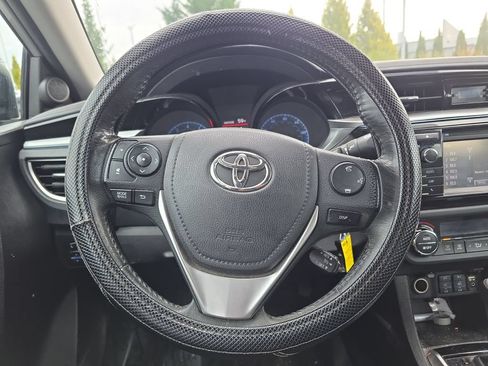 Used 2014 Toyota Corolla S Premium FWD image 19
