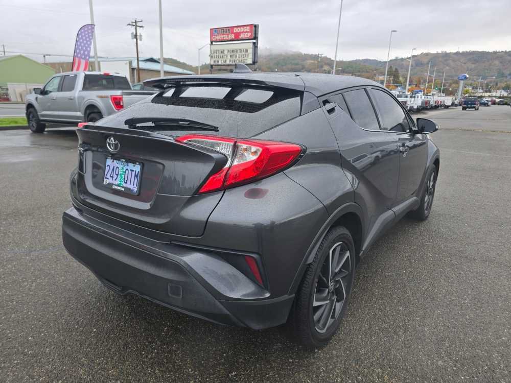 Used 2021 Toyota C-HR XLE FWD image 3