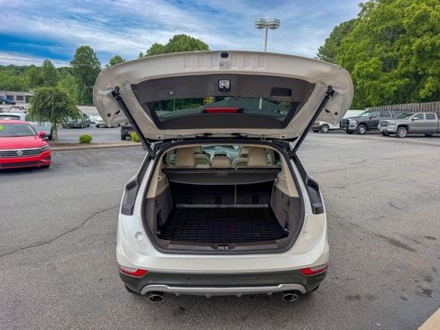 Used 2019 Lincoln MKC Reserve w/ MKC Technology Package FWD image 17