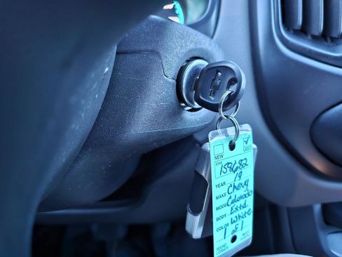 Used 2019 Chevrolet Colorado W/T w/ WT Convenience Package image 45