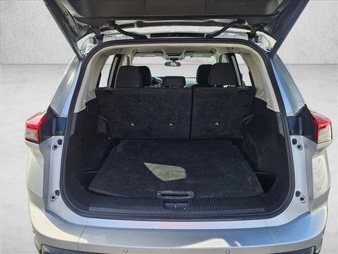 Used 2024 Nissan Rogue SV image 6