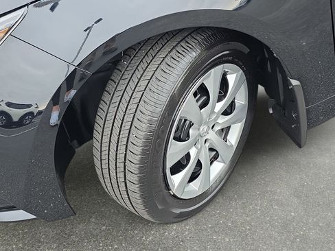 Used 2025 Toyota Corolla LE FWD image 30