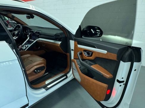 Used 2021 Lamborghini Urus image 37