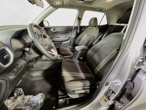 Used 2023 Hyundai Venue SEL FWD image 19