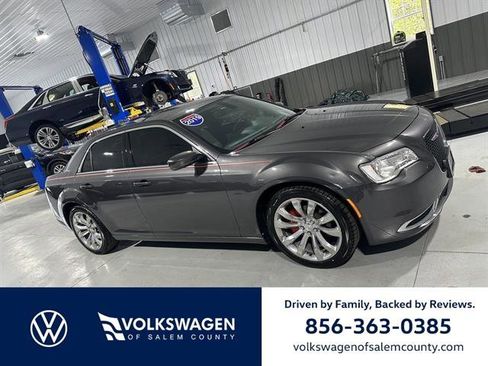 Used 2019 Chrysler 300 Touring L w/ Quick Order Package 22F image 1