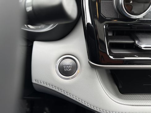 Used 2024 Toyota Highlander XLE image 17