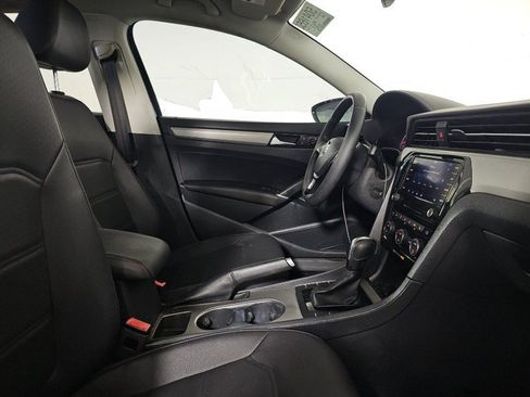 Used 2022 Volkswagen Passat 2.0T SE image 13