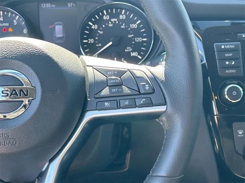 Used 2018 Nissan Rogue SV w/ Premium Package image 30