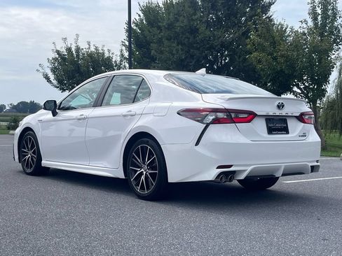 Used 2021 Toyota Camry SE w/ Cold Weather Package FWD image 5