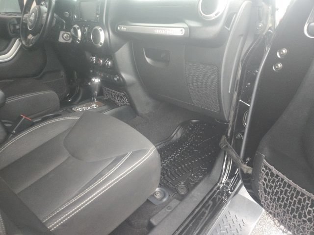 Used 2018 Jeep Wrangler Unlimited Sahara AWD/4WD image 22