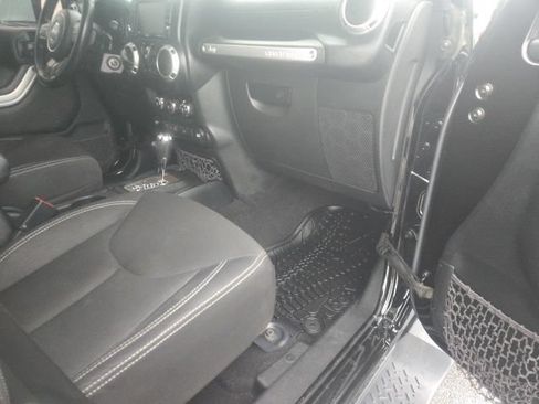 Used 2018 Jeep Wrangler Unlimited Sahara AWD/4WD image 22