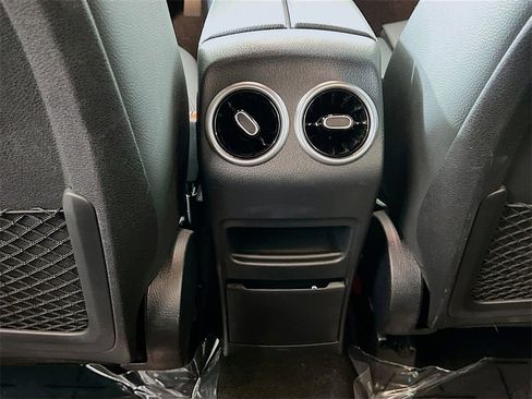 Used 2024 Mercedes-Benz GLB 250 image 25