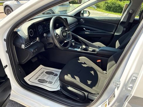 Used 2025 Hyundai Elantra SEL FWD image 19