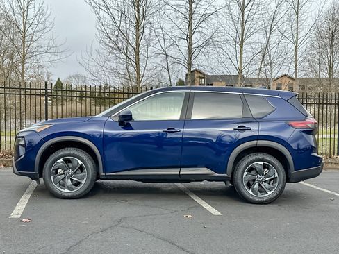 Used 2024 Nissan Rogue SV image 6