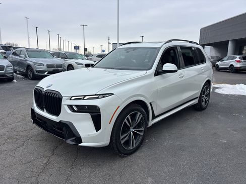 Used 2023 BMW X7 xDrive40i w/ M Sport Package image 3
