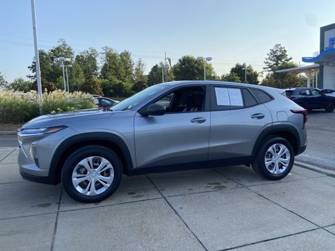Used 2024 Chevrolet Trax LS w/ Driver Confidence Package FWD image 6