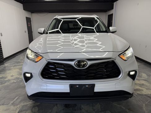 Used 2024 Toyota Highlander XLE image 8