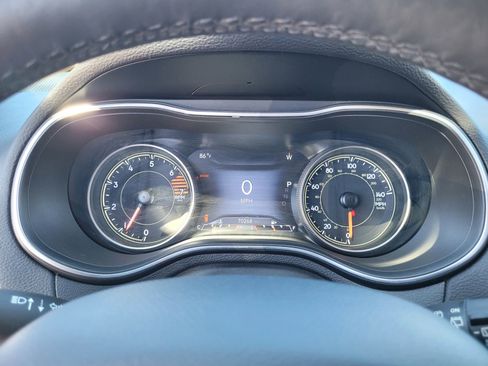 Used 2019 Jeep Cherokee Limited FWD image 23