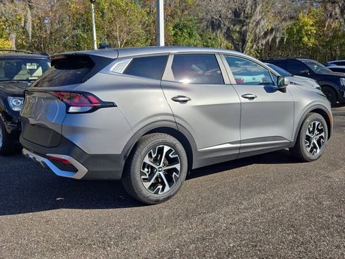 Used 2024 Kia Sportage EX image 3