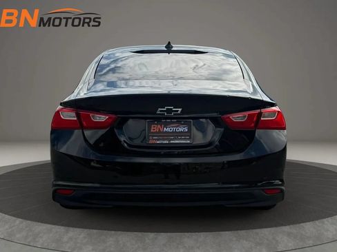 Used 2018 Chevrolet Malibu LT w/ Redline Edition FWD image 7