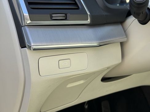 Certified 2024 Volvo XC90 B5 Core w/ Protection Package Premier image 14