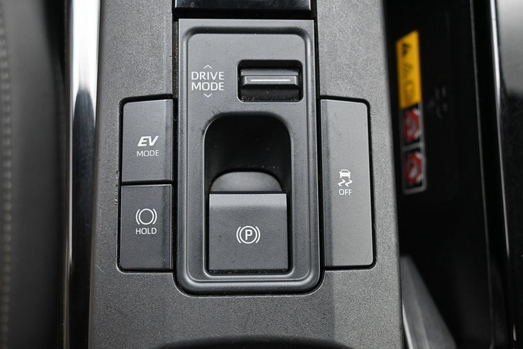 Certified 2024 Toyota Prius XLE FWD image 24