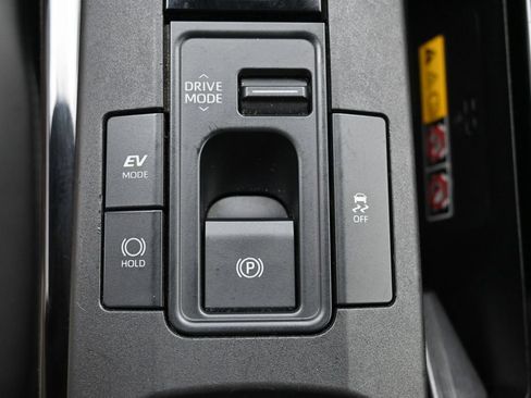 Certified 2024 Toyota Prius XLE FWD image 24