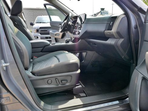 Used 2023 Nissan Pathfinder Platinum AWD/4WD image 10