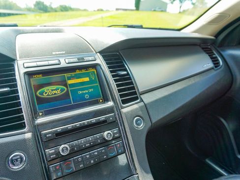 Used 2010 Ford Taurus SHO image 16