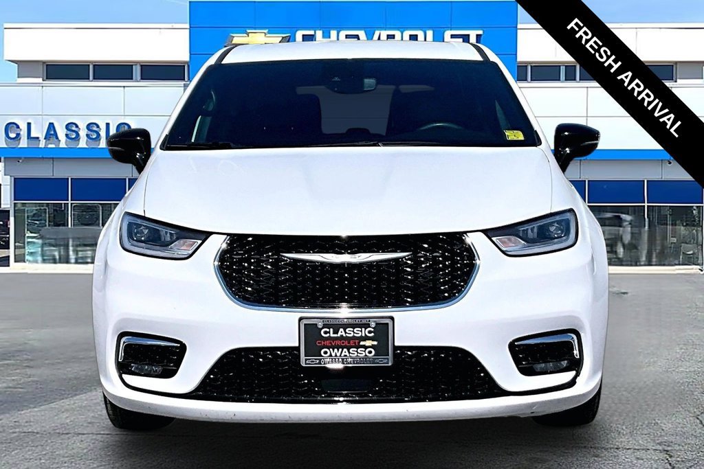 Used 2025 Chrysler Pacifica Select FWD image 18