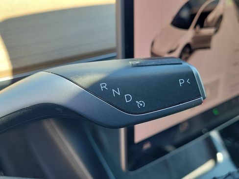 Used 2022 Tesla Model Y Long Range AWD/4WD image 26