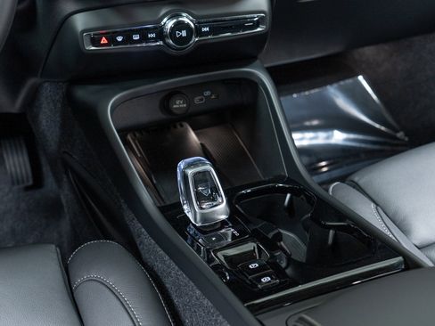 New 2026 Volvo XC40 B5 Plus w/ Protection Package Premier image 20