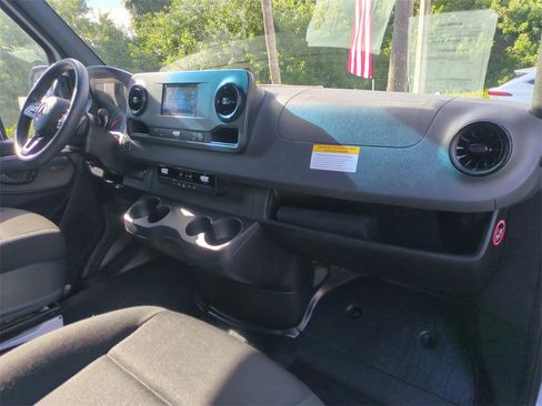 Used 2024 Mercedes-Benz Sprinter 2500 image 17