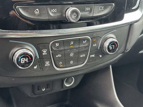 Used 2023 Chevrolet Traverse LT FWD image 32