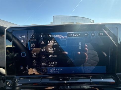 Used 2024 Volkswagen Atlas SE image 16