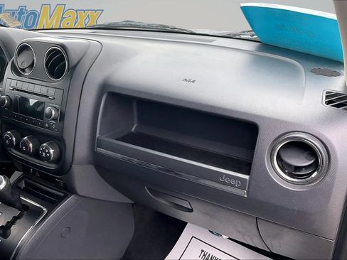 Used 2010 Jeep Patriot Sport w/ Tire & Wheel Group AWD/4WD image 29