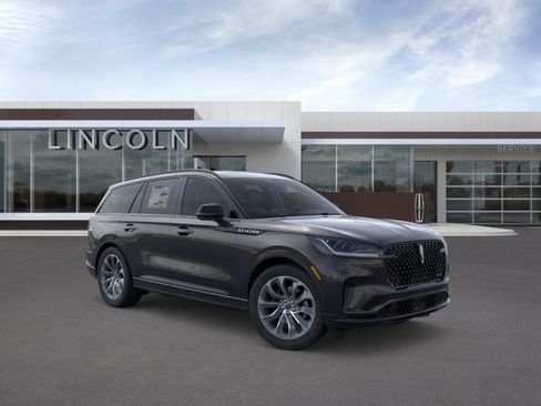 New 2026 Lincoln Aviator AWD w/ Jet Appearance Package image 7