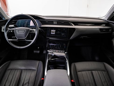 Used 2022 Audi e-tron Premium w/ Convenience Plus Package image 33